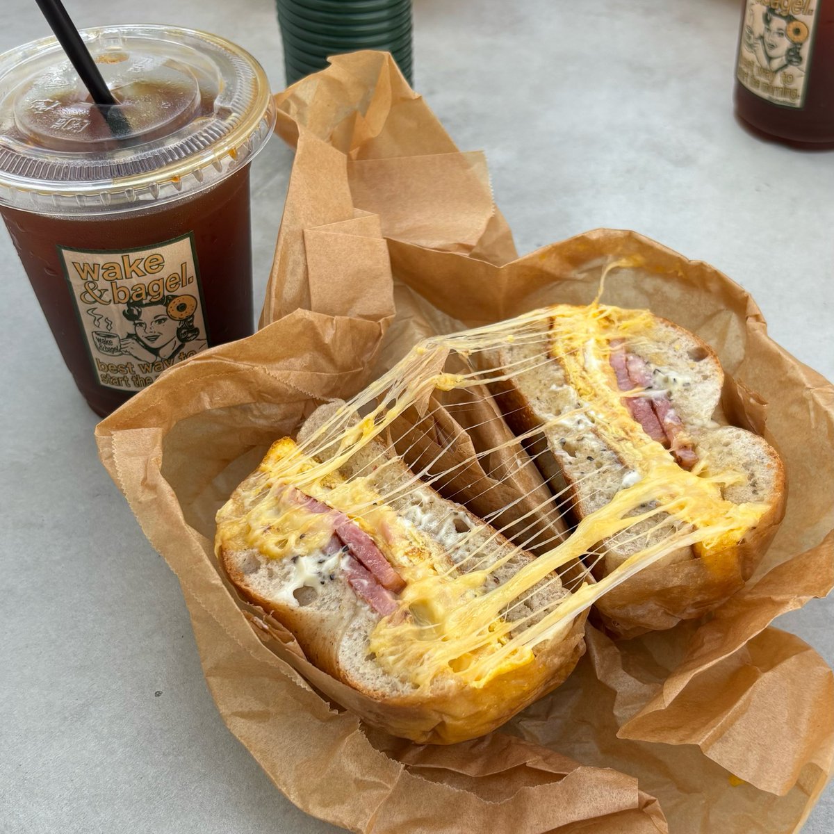 STOMONSTER's tweet photo. 少し前の沖縄で食べたものをまとめて投稿
タコス屋 北谷店のタコスとタコスプレート🌮
ウェイク&amp;ベーグルズのベーコンチーズ🥯
シーフードハウスピア54のコース料理🦞🐟 https://t.co/RH632YADCG