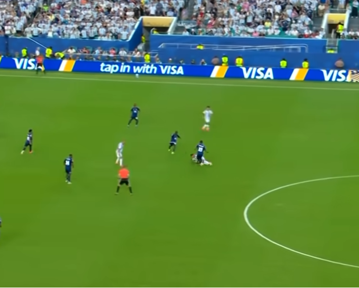 NicoJFF's tweet photo. @XiohBlanco Cobró mano en contra de Argentina y fue falta a favor de Cabo Verde pajero. Deja de hacerte la paja con penaldo y mirá un poco mas de futbol. Pelotudo a rosca. Y pone la secuencia completa cogido. https://t.co/hDDl82fbSU