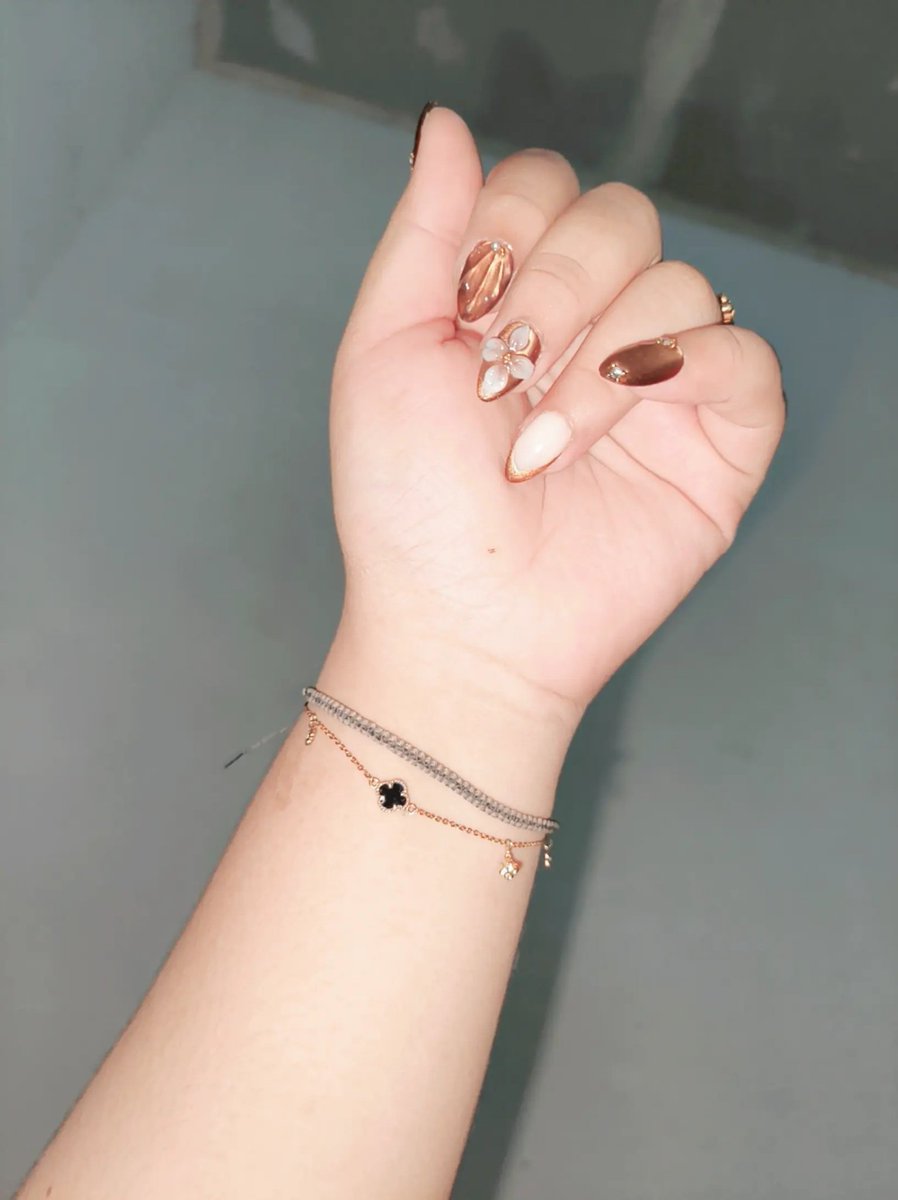chocochruncys's tweet photo. Red day=centyllll💅 https://t.co/ZqVZmY9QgW