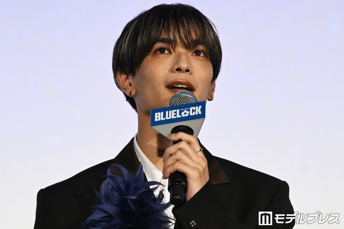 modelpress's tweet photo. なにわ男子・高橋恭平、冒頭の挨拶に
高橋文哉が速攻ツッコミ

「練習していないと出てこない」
https://t.co/ACjRXyyqu0

「もうすぐこの映画がキックオフされると考えるとすごく嬉しいですね。皆さんでボールを追いかけていきましょう！」

@BLUELOCK_MOVIE https://t.co/ZihHKBcmeI