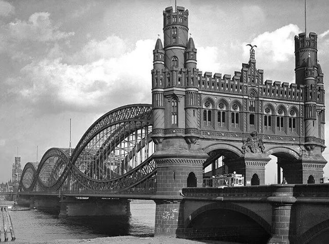 BuckRight's tweet photo. Germany. 

Old World masterpiece. 

We pretend we built it, and then we destroy it. 

“The original Neue Elbbrücke Bridge from 1887-1959 in Hamburg.” https://t.co/v346IRATWt