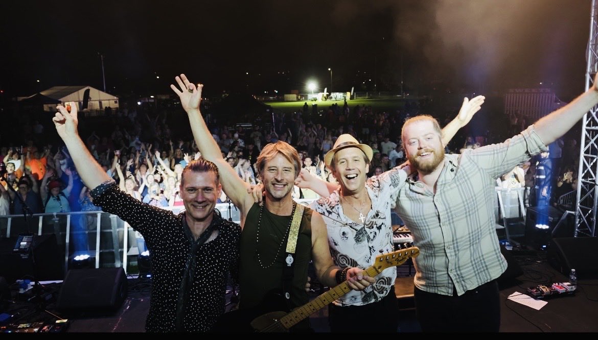 martindkennedy's tweet photo. A year ago finishing a festival set 🤘🏻🎸
#oneyearago #festival #crowd #guitarplayer https://t.co/rJWFlv1Maf