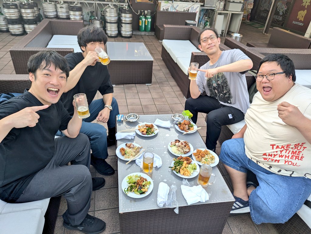 ysmttrsngken's tweet photo. #よしトレ 納涼会！
ビアガーデンに来てます(^^)！！
バイキングなんですが、やまCが1周目でサッサと帰ろうとしてるくらい持ってきてます！ https://t.co/unCDkFxzBO