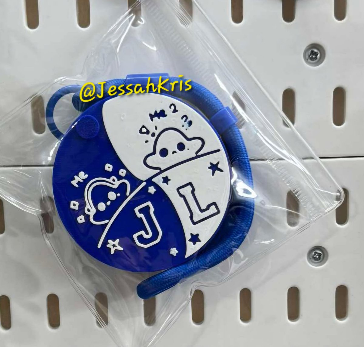 JessahKris's tweet photo. Finally... Fan support #3

Coin holder from JL's CIEM design. Such great timing with this thumbnail too 💫 https://t.co/5PH4Z77Mk8