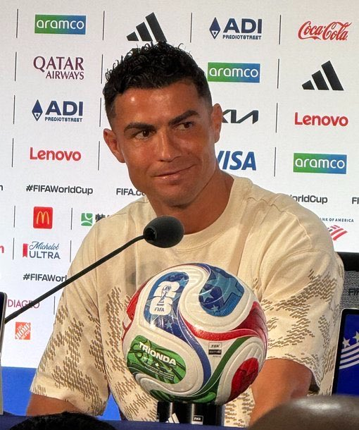 KDCGlobal_'s tweet photo. 🗣️"Win or lose, I will leave football with a clear conscience and be able to sleep at night proud"  

Cristiano Ronaldo in his last press conference.

🫨WE DIDN'T REALLY UNDERSTAND THIS STATEMENT TILL AFTER SEEING NATIONS DRAG ARGENTINA AND MESSI REPUTATION TO THE MUD 😭 Now it makes sense!