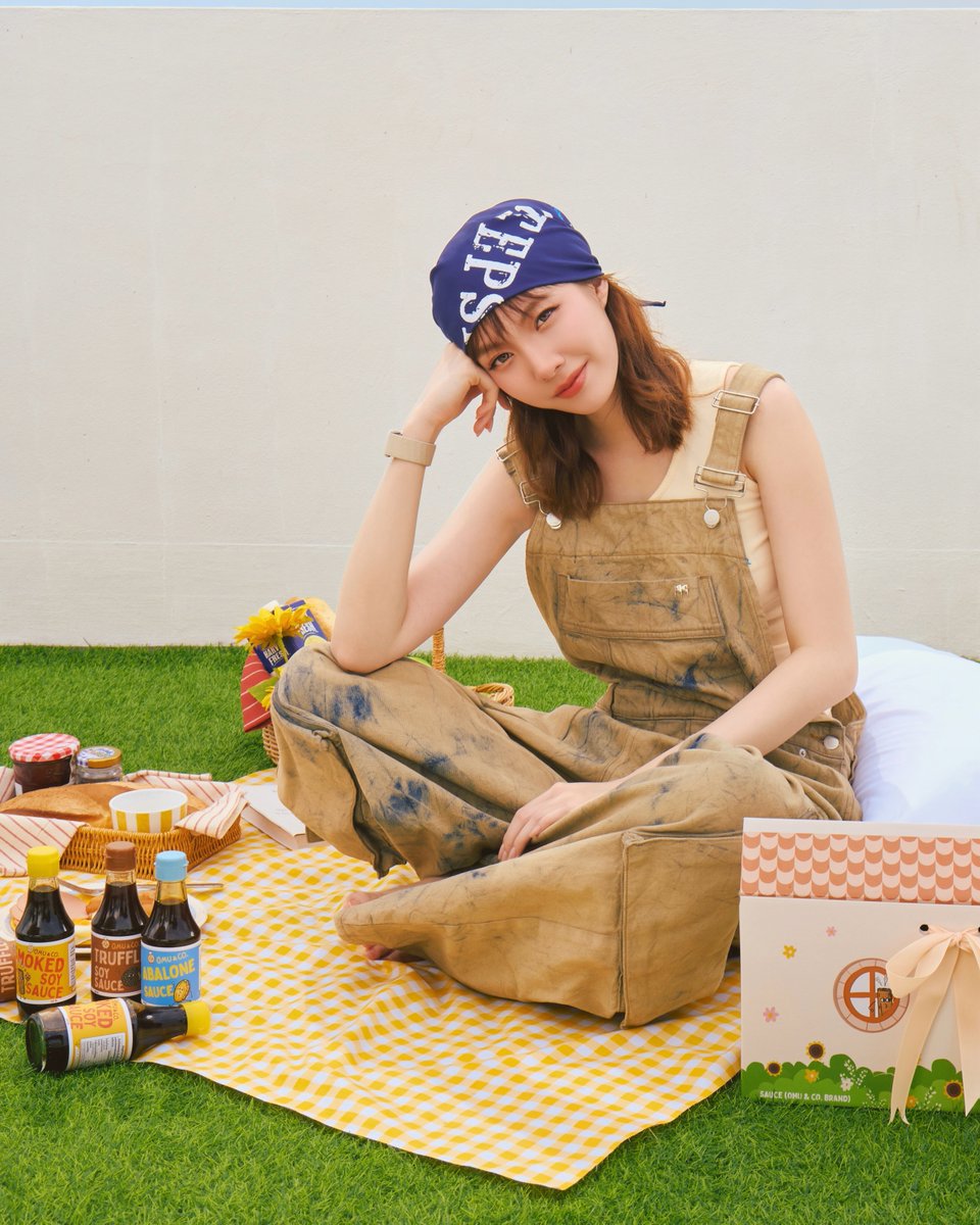 ORMKORNHOMETH's tweet photo. 13.07.2026 : IG : omuandco 

The picnic is set. 🧺☀️
Now we‘re waiting for you.
HOUSE SAUCE 🏠

Coming soon. ✨

#OmuAndCo #HouseSauce #TinyBottleBigFlavorParty
#ออมกรณ์นภัส‌ #OrmKornnaphat‌ 
@ormmormm https://t.co/8bXGPYNJQz