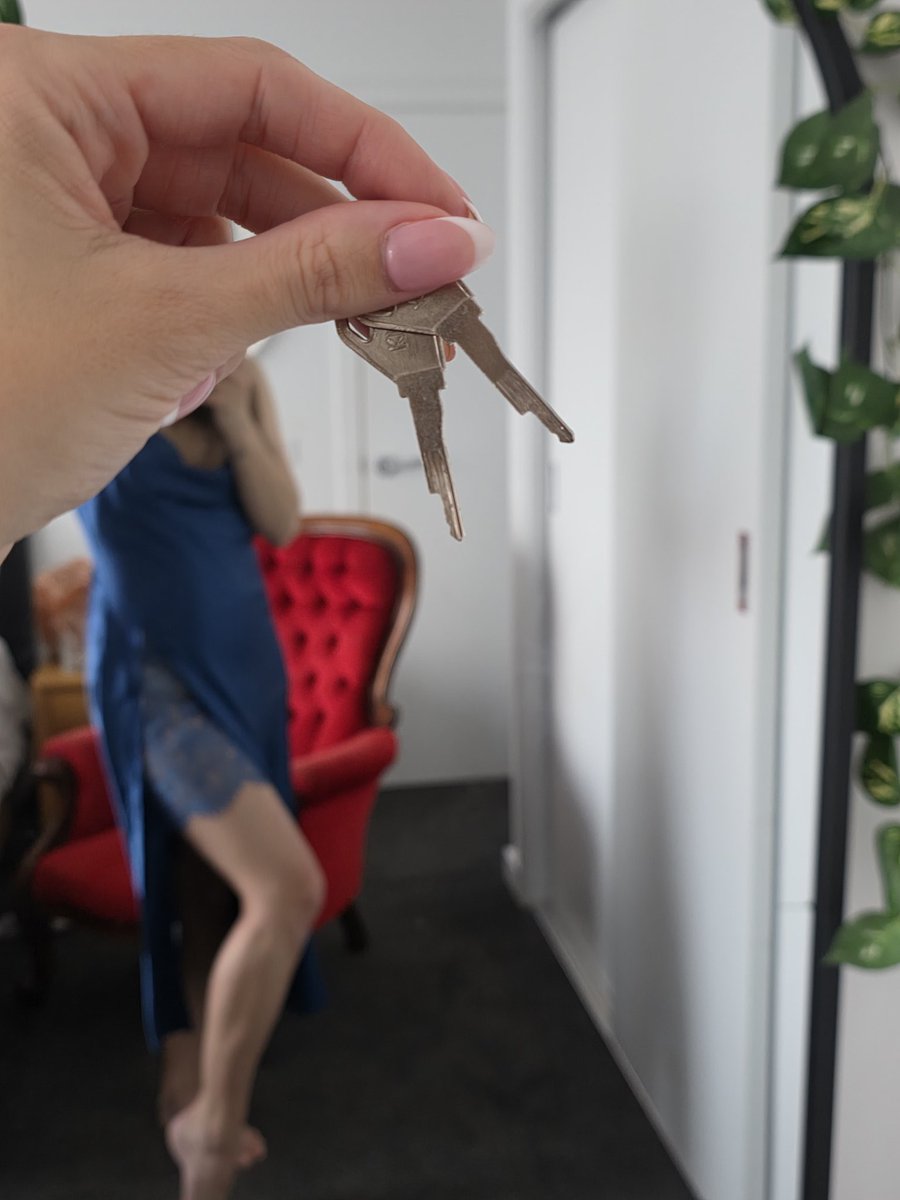 losetoscarlett's tweet photo. Mail Me both keys https://t.co/PdKQHT5QnY