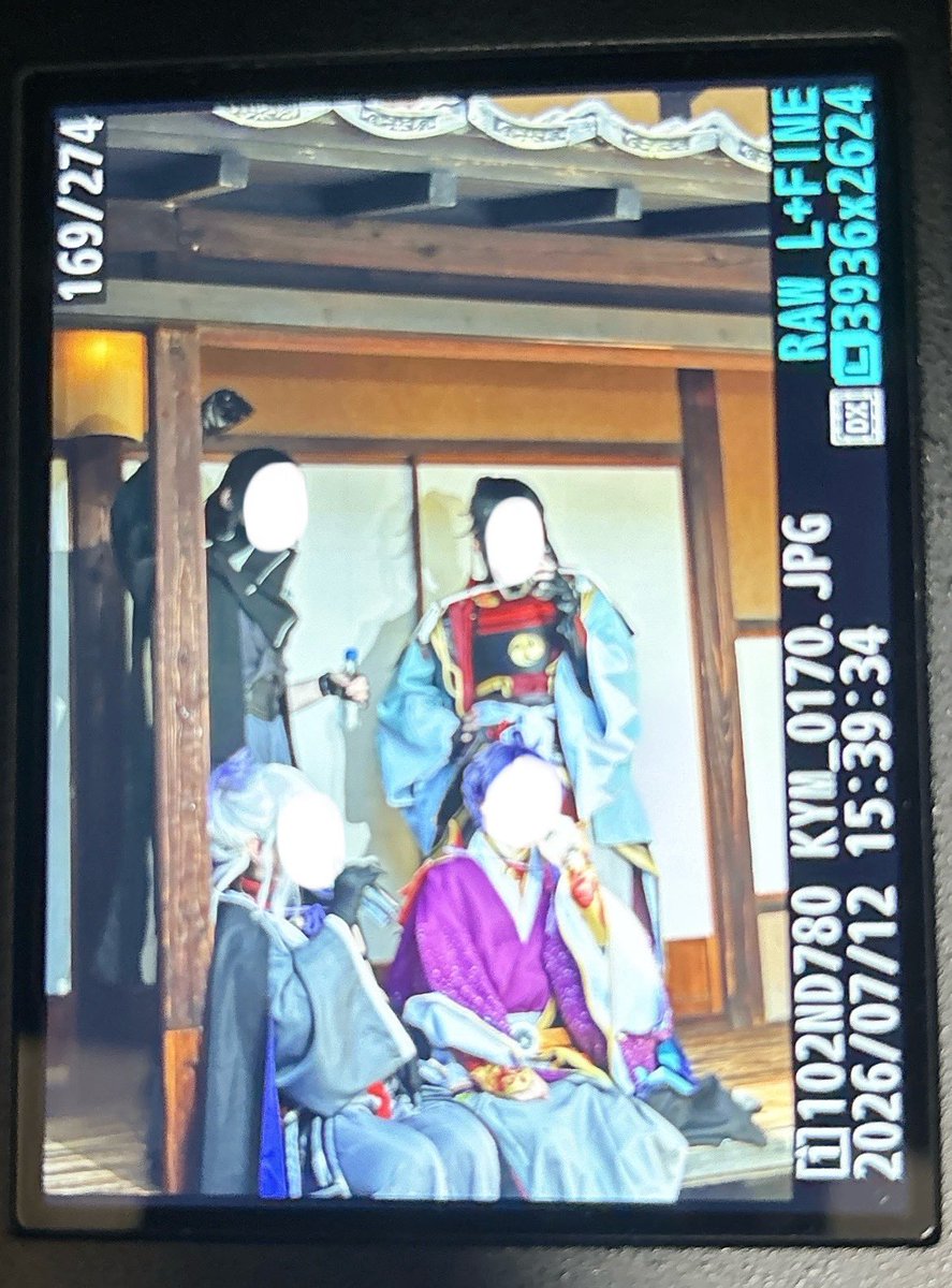 koyo_543's tweet photo. 昨日は兼定併せを撮らせてもらってきました〜。
刀派が揃うと圧巻で華やかだよね✨
最初孫六さん兼定だっけ？？あれ？？と混乱したけど兼元やったね！！関連してた😊

久々に多人数の撮影した気がする✌️

歌仙：あげさん
和泉守：直江さん
人間無骨：ゆいさん
孫六：いわねさん
📷：小詠、むらねさん https://t.co/XYEeAeNTmB