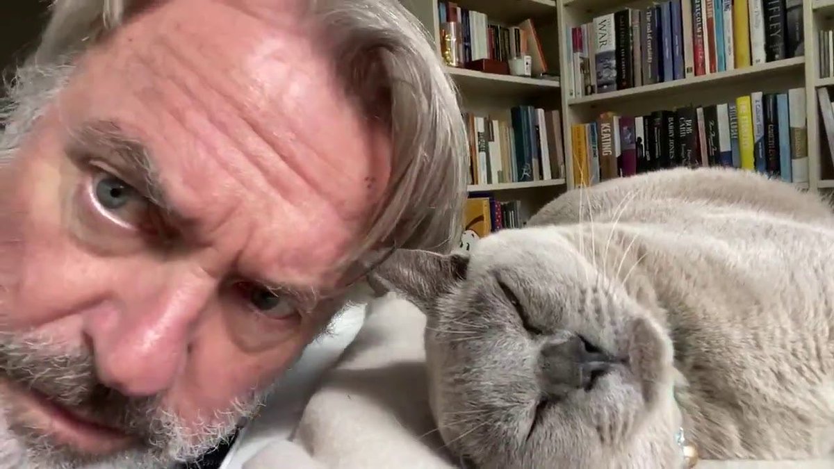 Larry the Cat tweet media