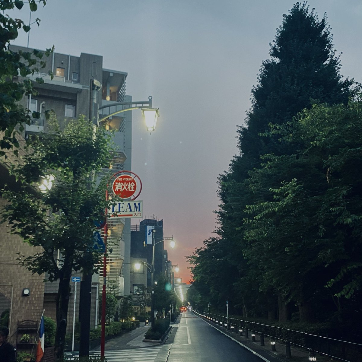 rockme8284's tweet photo. 雨上がりの東京を出発。夕焼けが美しい。西へ！ https://t.co/3fPyLQ2Pn0
