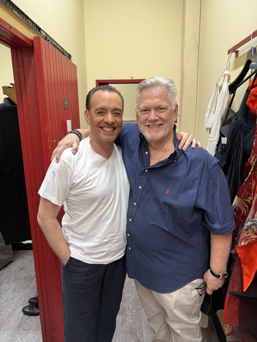 MaestroGKC's tweet photo. Amazing talent in the Arena production of La Traviata. Lucky to call these people my colleagues and friends.
#gregorykunde
#inarena https://t.co/QwNXqdvMgH