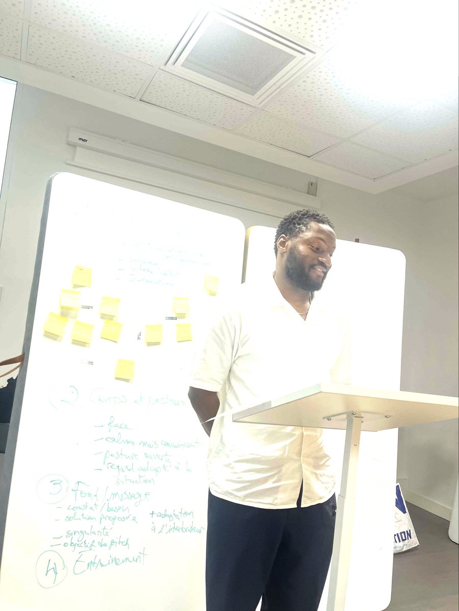 mairie15's tweet photo. Bravo à #Talents15 avec son atelier « Initiation au pitch &amp; concours de pitch »organisé au tiers-lieu Faire Liens pour une vingtaine de jeunes qui ont pu gagner en confiance avec de très beaux projets novateurs parmi lesquels 4 ont été primés @Prefet75_IDF @Caf75_actus #Paris15 https://t.co/zaphNsp4Oz