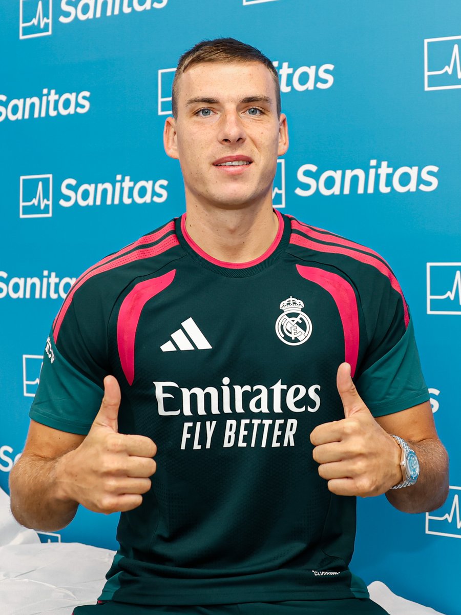 realmadrid's tweet photo. 🥰 @RodrygoGoes
🧤 @AndreyLunin13 https://t.co/5mXlxMKj6I