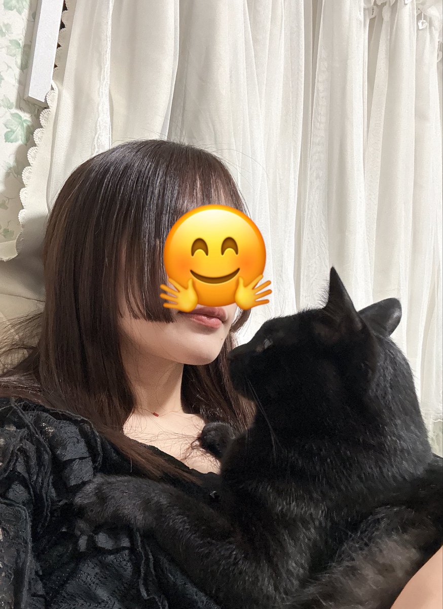 cocco28's tweet photo. スーパー姫カットにした私とちゅーしようとすると顔を避ける毛玉選手。
しかもちょっとイカ耳なの解せぬ。 https://t.co/w9fcTai0NM