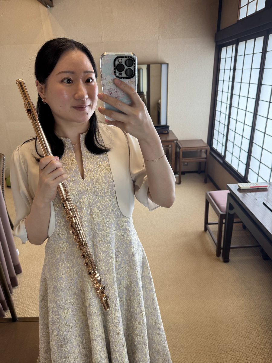 ManamiFlute's tweet photo. 先週はパーティー演奏で2日間で4公演演奏させて頂きました。
1人でパーティ演奏をするのは初めてで、今回音源を付けながら演奏したのですが、前奏や間奏などあり、豪華になりとっても良かったです☺️✨ https://t.co/NatHf2IDuk