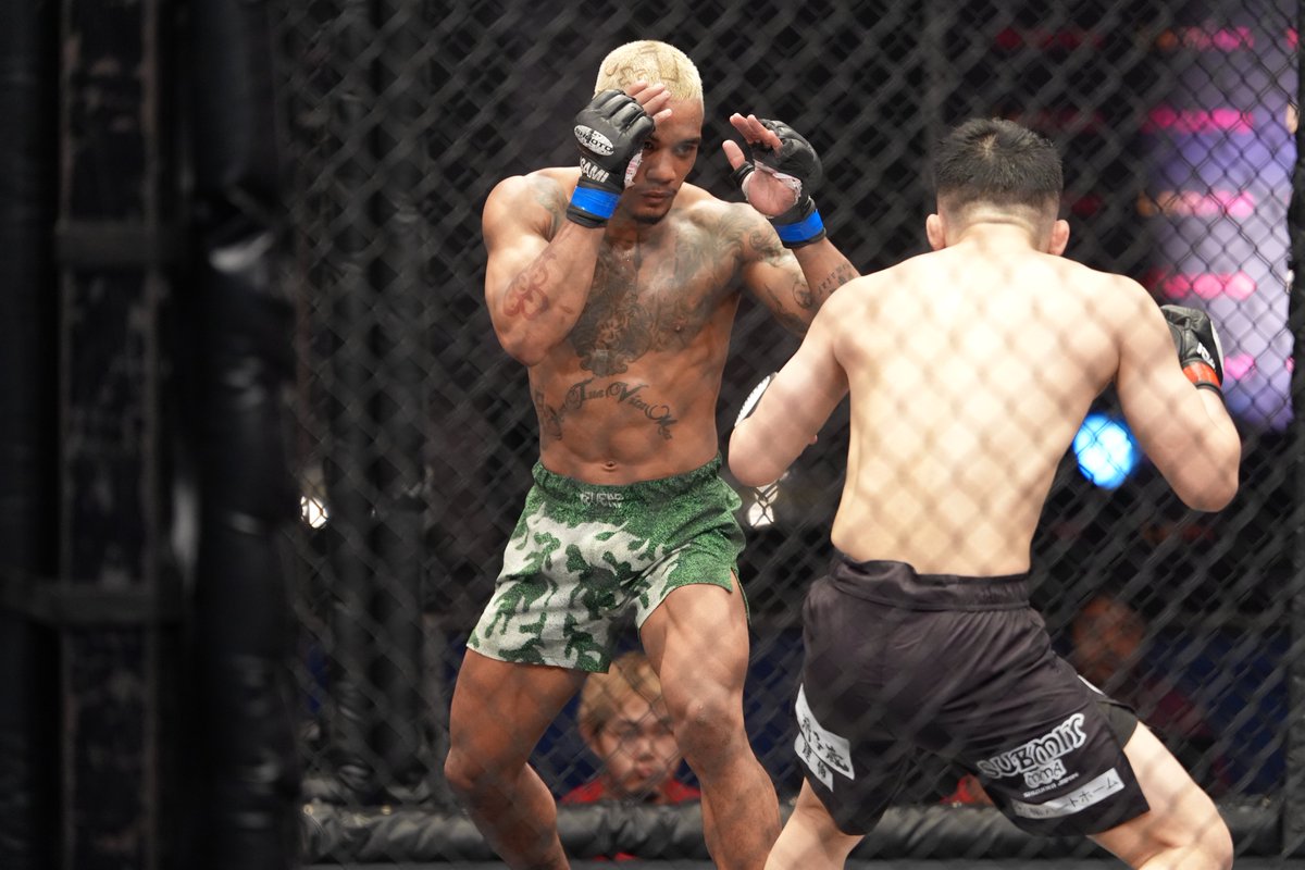Gigio_jp's tweet photo. Lemino修斗.7 #shooto0713
第7試合 バンタム級（61.2kg）5分3R
藤田 ムネノリ(SUBMIT MMA)
VS
ジョン・オルニド(HITMAN MMA)
藤田選手が低く足を取り、グラウンドコントロール。スタンドではオルニド選手の鋭い打撃あるも、トップからサイド、最後までパウンドまとめて攻勢。藤田選手判定勝利 https://t.co/iPHTwuM8pg