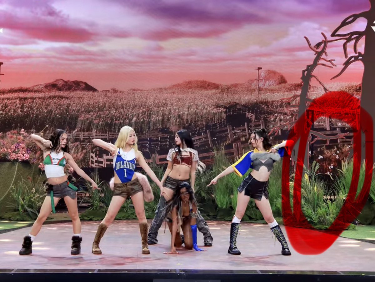 seulmeret's tweet photo. considering this choreography was clearly never reblocked for 5 members after her hiatus and there’s proof she recorded the song i’m not sure what point you’re trying to make here paris https://t.co/wh9vRMEmCB