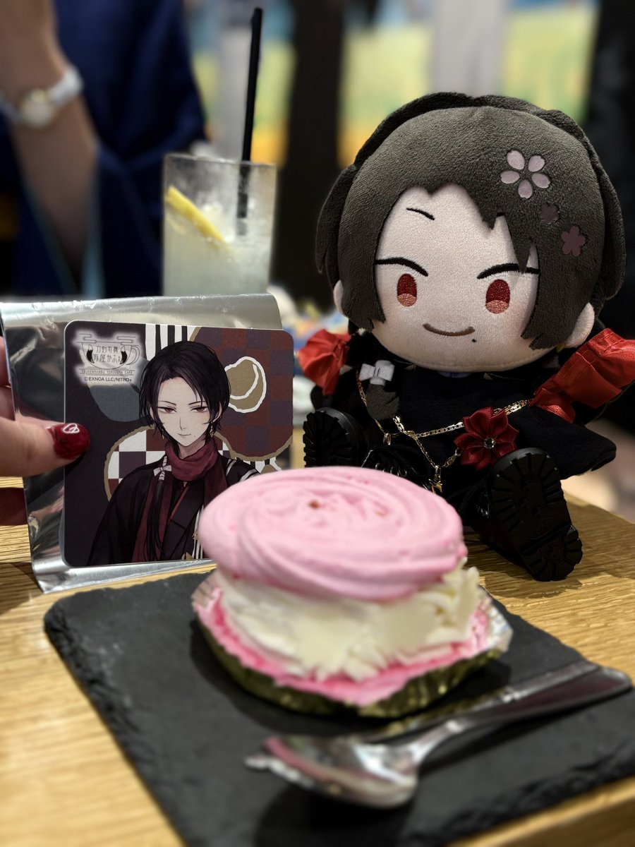 sky_199907's tweet photo. #月曜日にわんぱくちゃんを見て元気出す
わんぱくちゃんたちをお供に刀剣乱舞カフェ行ってきました〜！

お洋服も前のに少し手を加えて可愛い感じにしてみました！ https://t.co/ymimtfbT4F