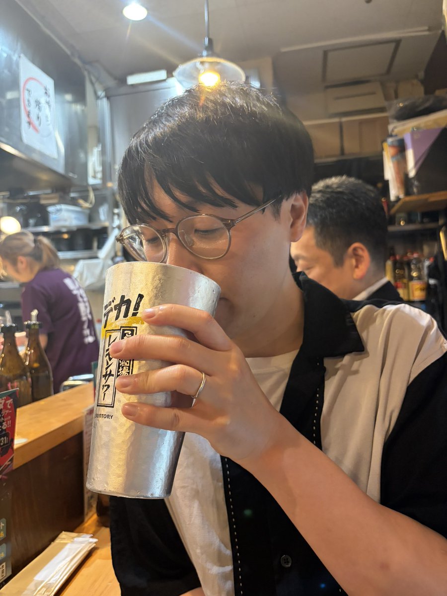 chika3_chijo's tweet photo. トイレに行ったきり戻ってこないなと思ってたら帰っちゃったこの人に酒クズ扱いされてます https://t.co/rFY7lbdg2z