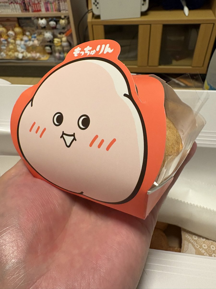 ponkun_tan's tweet photo. 初のもっちゅりん！！
親が買ってきたみたいで食べてみるのだ🍩 https://t.co/qV07pSNLlu
