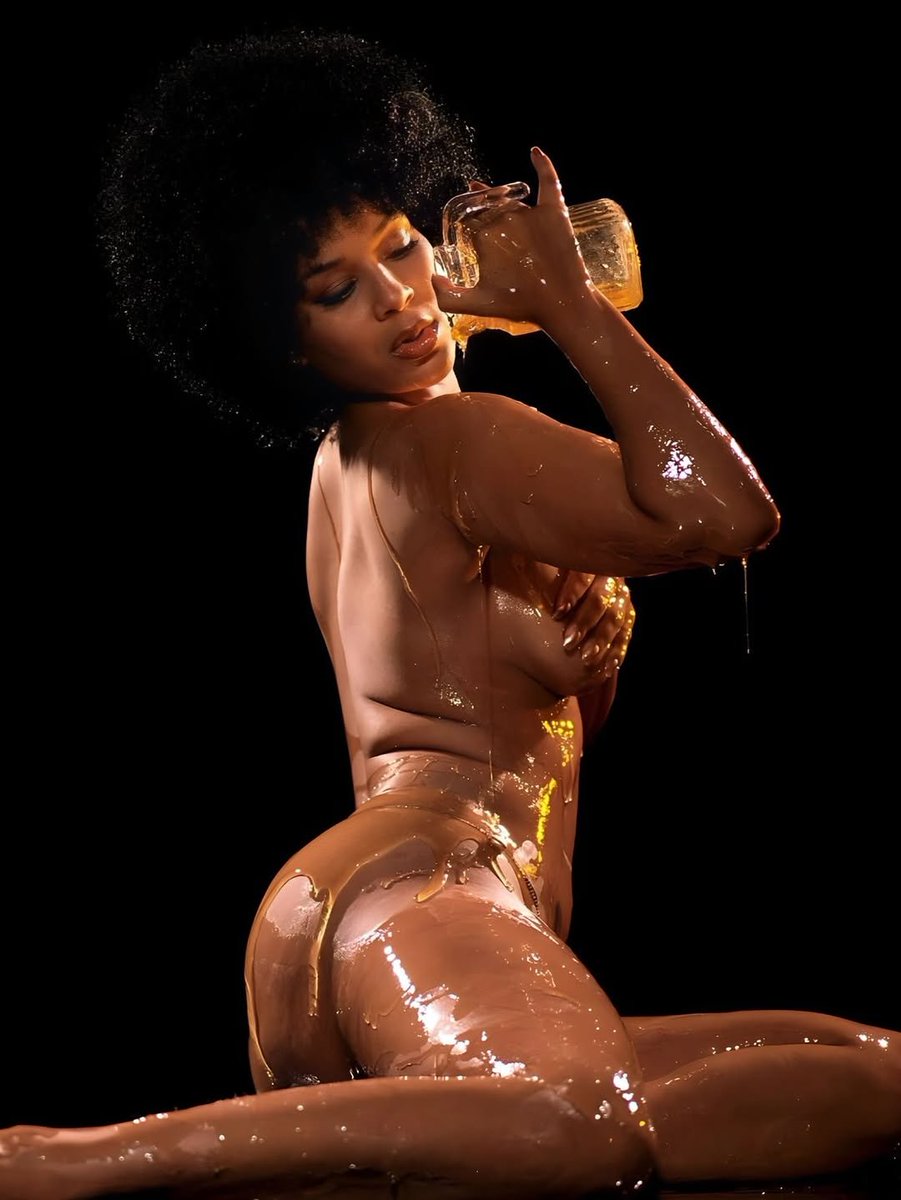 Manlike_Solz's tweet photo. LisaRaye McCoy for Honey Magazine (2000). Timeless beauty. 🤍 https://t.co/hqWzG6Qldn