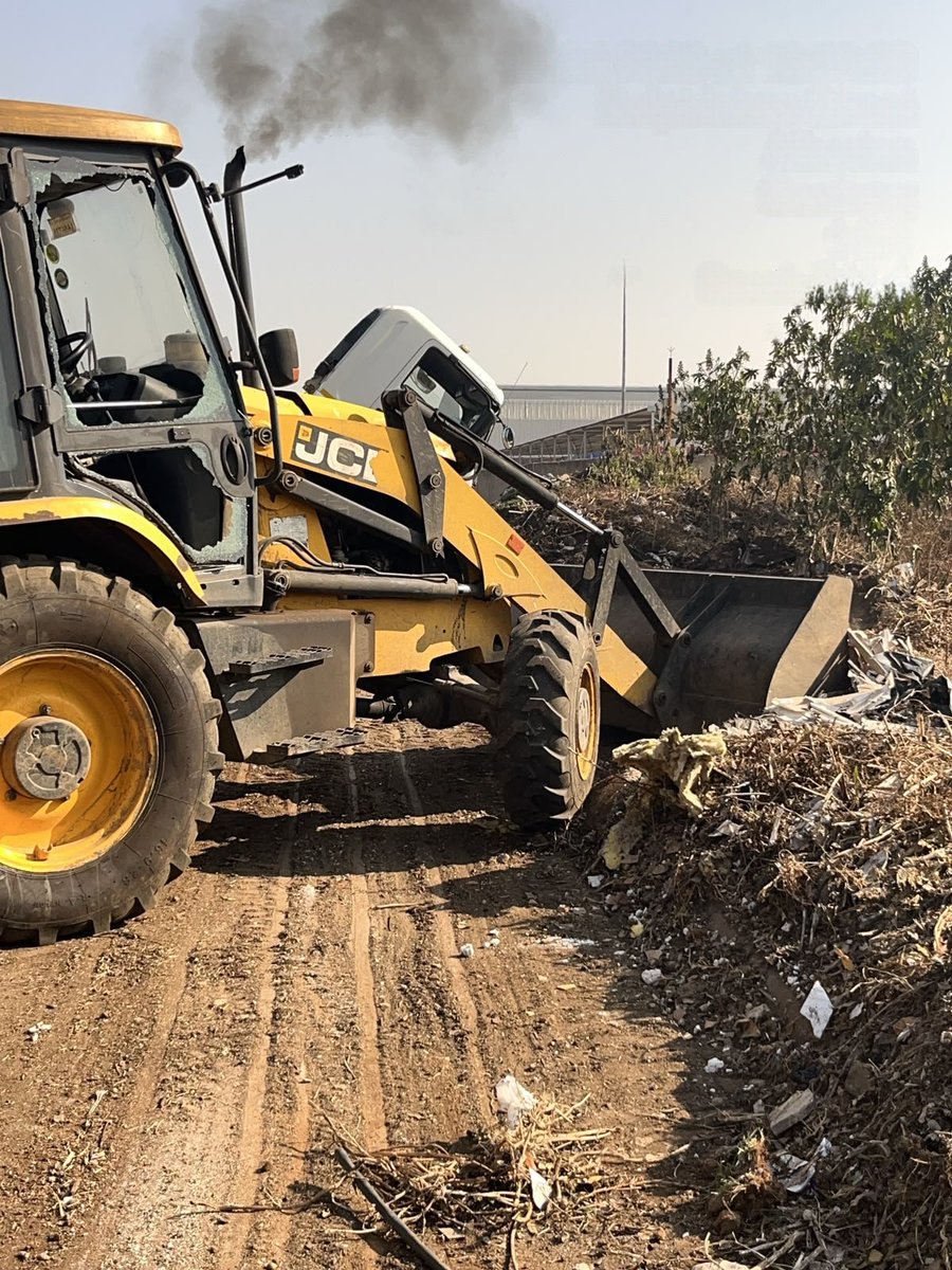 City_Ekurhuleni's tweet photo. ✅ #Germiston CBD – Waste collection &amp; litter picking
✅ #Bedfordview | #PalmRidge | #Dawnview | #Villaliza | #Vosloorus – Waste removal
✅ #Elsburg | #Rondebult | #KemptonPark CBD – Litter picking
✅ #Alrode – Illegal dumping clearance https://t.co/2jxiz9Ema5