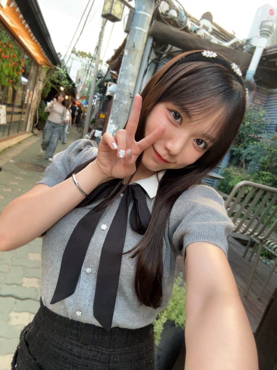 shioka_ishizuka's tweet photo. 韓国の汐さんです.ᐟ.ᐟ
귀여워…？♡ https://t.co/FZ11gl8j7g