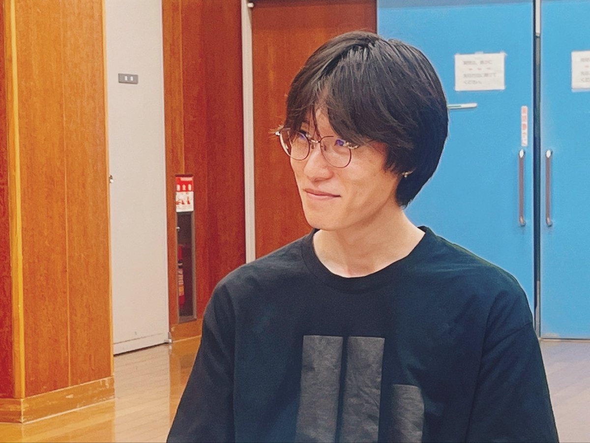 seishunjijou's tweet photo. ／
🛸キャスト紹介🛸
＼

▷ 青年/小林卓斗
過去と未来、昨日と明日。色んなことに捕われる年頃なのかもしれない。真っ直ぐな彼が見つめる先には何が待ってるだろう。

#青春事情 『#あきらめて明日』
2026年7月17日(金)-21日(火)
#新宿眼科画廊

🎫小林扱い予約フォーム
https://t.co/qhYOfHZUR4 https://t.co/hV0K821fd9