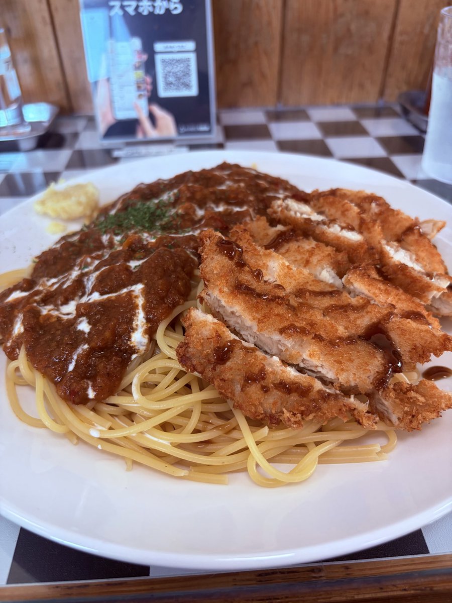 dp7v8's tweet photo. とある日🍝

坂出市にオープンした
スーパースパゲッチーへ🐾

スパカツミートの大盛りをいただきました😋

熱々のミートソースに、
サクサクのカツが相性抜群✨

ボリュームも満点で
最後まで美味しくいただきました👍

ごちそうさまでした🙏

#坂出 #香川 #大盛り #ランチ #スーパースパゲッチー https://t.co/MjAoU4U5tT