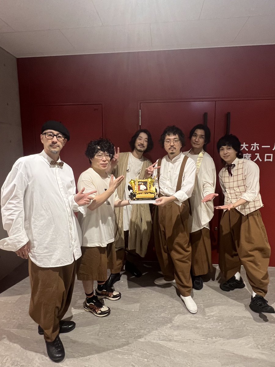 Trio_staff's tweet photo. #ohashiTrio HALL TOUR 2026 -A BAND-
福岡公演、ゴールドケーキでお祝いでした✨
#大橋トリオ
#A_BAND

@ohashiTrio https://t.co/CXzomrXhzT