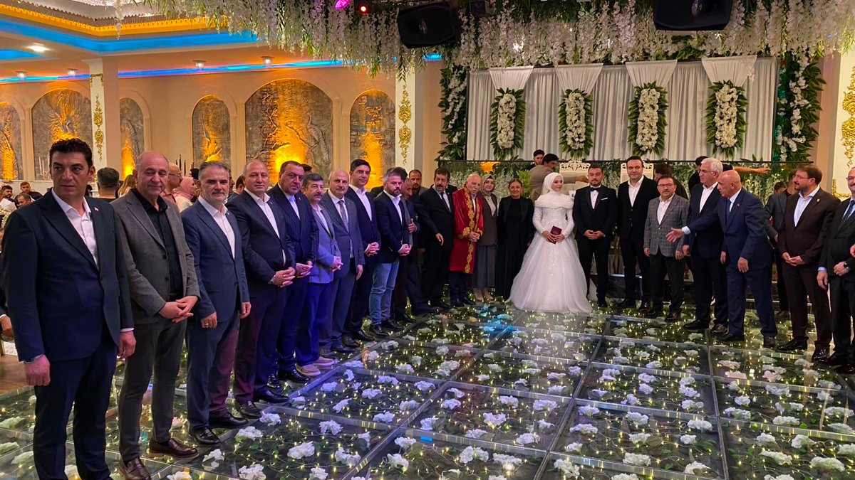 huseyingulr's tweet photo. AK Parti Erzurum İl Gençlik Kolları Başkanımız Sayın Mehmet Akif Dorman ile kıymetli eşi Sıla Kınalı Hanımefendi'nin düğün merasimine katılarak bu anlamlı ve mutlu günlerine şahitlik ettik. https://t.co/3PfjeyANBX
