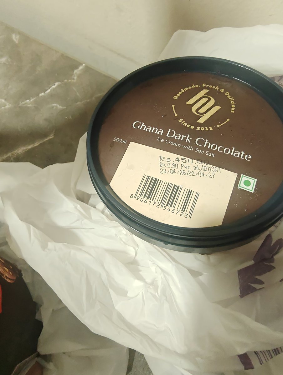 _batman_202's tweet photo. Absolutely shit customer experience at @ZeptoNow. Wasted 1 hour for claimed 6 minutes delivery. Ordered Huber and Holly Belgian chocolate Ice cream, received Kwality walls first time then asked for exchange, received Ghana Dark Chocolate 2nd time. @zeptocares @jagograhakjago https://t.co/M1SW96FkFc