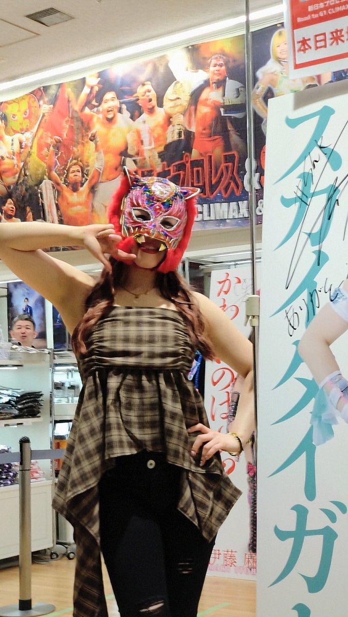 3Rainmaker's tweet photo. 初めてのお渡し会がキッちゃん
初めての撮影会もキッちゃん
初めてのサイン会もキッちゃん
あざし���🙂‍↕️#SLK #STARDOM https://t.co/8oxtVxIIVy