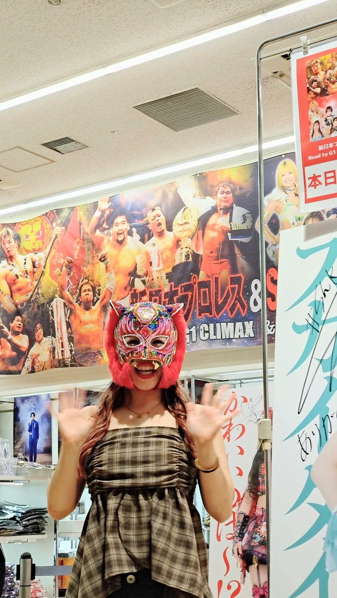 3Rainmaker's tweet photo. 初めてのお渡し会がキッちゃん
初めての撮影会もキッちゃん
初めてのサイン会もキッちゃん
あざし���🙂‍↕️#SLK #STARDOM https://t.co/8oxtVxIIVy