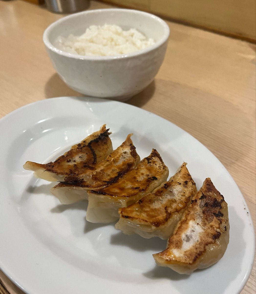 gogokigen505's tweet photo. 麺屋明星　三島店
特製明星ラーメン大盛り
餃子🥟
ライス🍚
明日の活力
ごちそうさま😋🤚 https://t.co/b5uuePDxRr