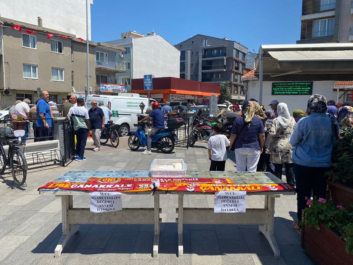 uAcanakkale's tweet photo. Sucu abimizin kıymetli annesi hayrına lokum ikramında bulunduk.Bu vesileyle kıymetli annemize tekrardan Allah’tan rahmet,Sucu Abimize sabırlar diliyoruz.

#uAYurtiçi
#uAÇanakkale https://t.co/gurslqcRLb