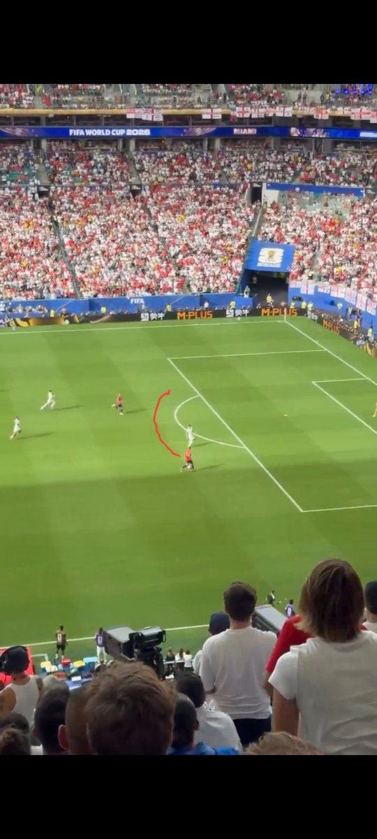 Bernstein991Zio's tweet photo. @deejayguynan @mrdanwalker Pass should have been made then, check onto left foot and rolled him in https://t.co/WQ3Vijn1sX