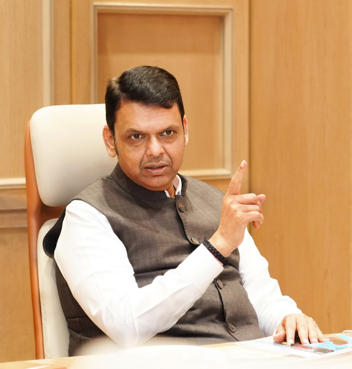 Dev_Fadnavis tweet picture