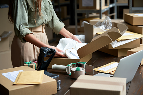 zensurance's tweet photo. Made it, sold it, shipped it? You're on the hook for it ⚠️

A claim that your product caused an injury or property damage can get expensive fast. Product liability insurance covers you.

Here's what to know.

👉 https://t.co/euud932yCy 📦

#ProductLiability #SmallBusiness https://t.co/k4TJfUSFMo