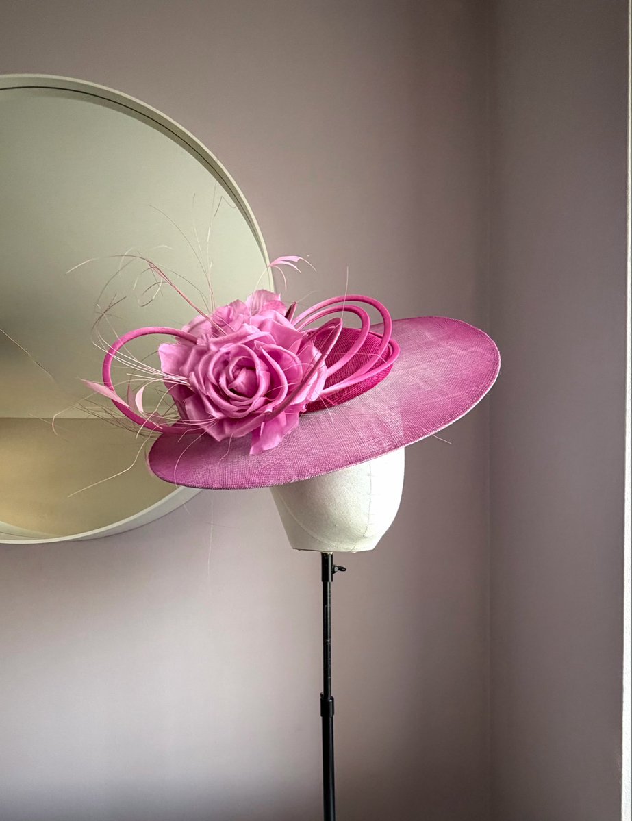 FoxSheltonBrent's tweet photo. We have a new addition to our reworked and remade collection ๐
Shop - https://t.co/9bnyZqs4g3
#shop #OnlineShop #hats #fascinator #wedding #races #OutfitOfTheDay https://t.co/AyCtsOn3mI