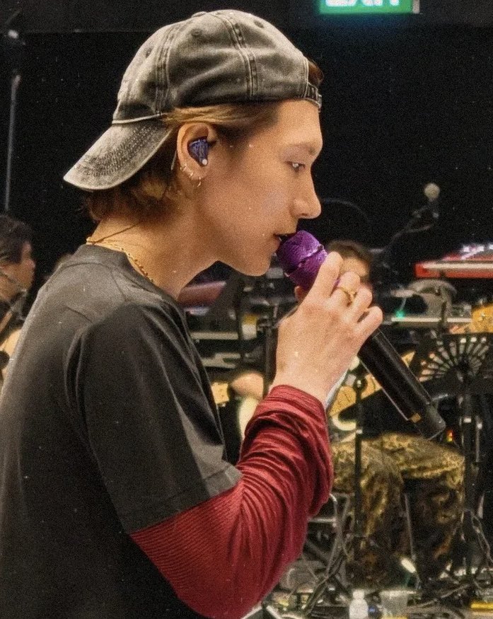 olalacool's tweet photo. แก้ข่าวนะคะ!!! บอกให้รู้กันทัว ประกาศออกไป พี่เตนล์ไมค์ม่วงค่ะ💜 คิคิคิ คนที่คีพสีม่วงไม่แพ้เมนเตนล์=เตนล์เอง จะใครอีกกก

#TENCORE0110iscalling #TENCORE0110Concert #10YearsWithTEN #TENLEE #TEN #เตนล์ https://t.co/bweCjUsGnG