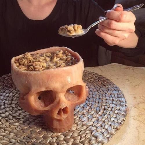 _littlethicket's tweet photo. gothic skull plate https://t.co/VQ0F6ljRQQ