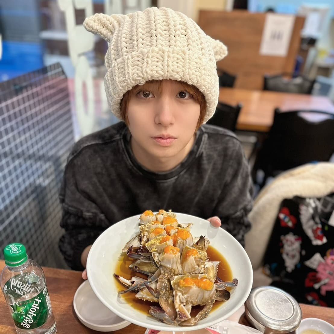 AOShu_10's tweet photo. 이 큐티빠티한 미르모 모자가 사복이라는게 너무 귀여움
그리고 이걸 타카키에게 씌워주면서 야마다한테
타카쨩 봐봐 엄청 귀여워! 엄청 귀어워! 하는게 너무 귀여웠음.. https://t.co/mew3MP75EG