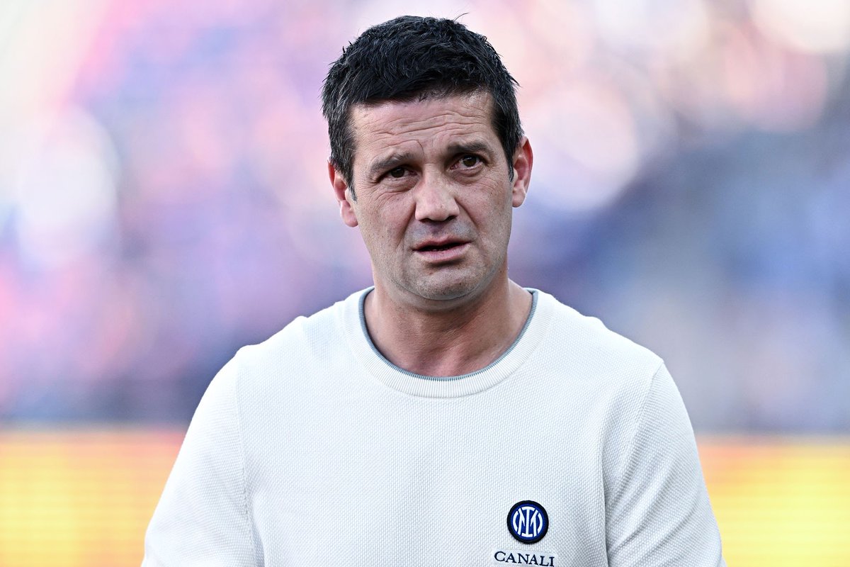 raphinhas_hat's tweet photo. 🚨💣 BREAKING: Cristian Chivu FAINTED in today's training session!

This was after he realized Pavard arrived at the TRAINING facilities, despite nobody wanting him back. https://t.co/7yRSfEPQwq