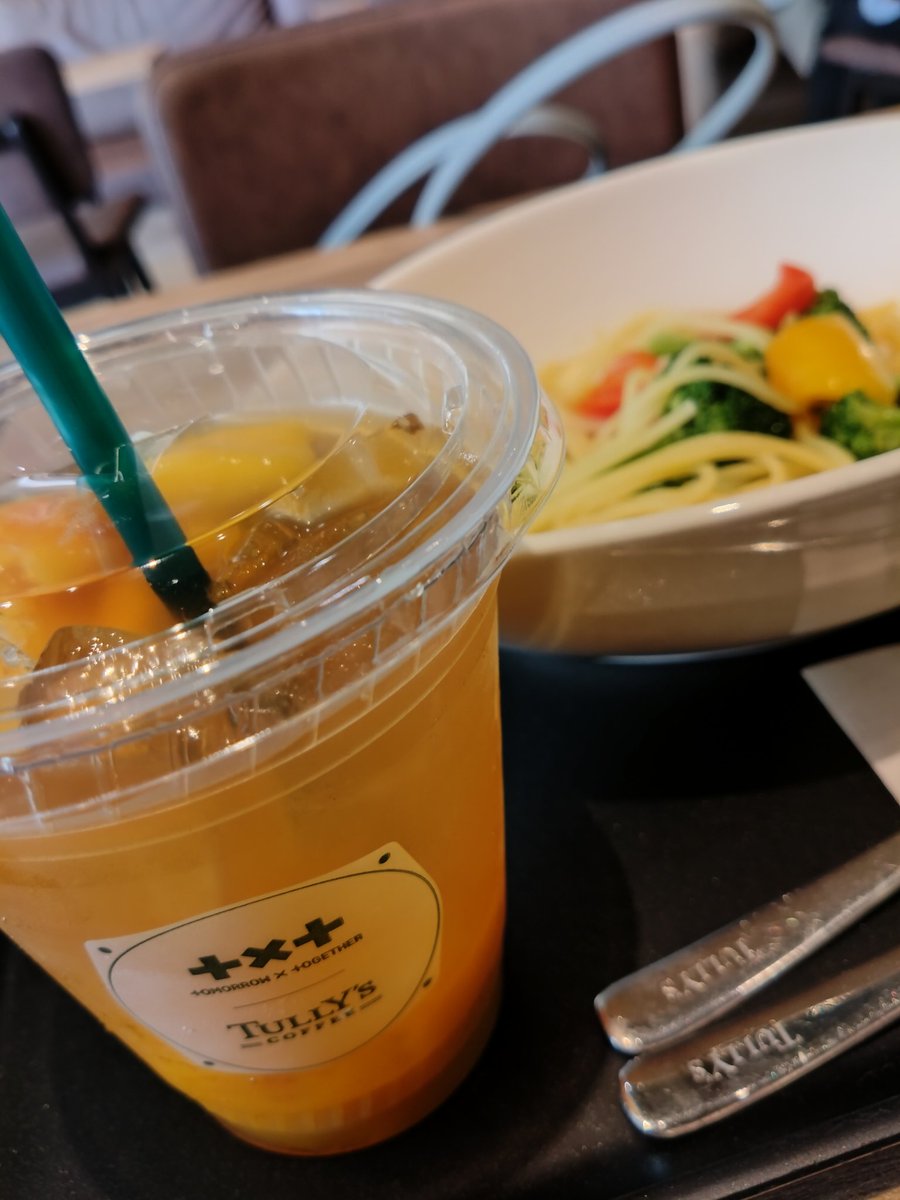 rosemarimimi's tweet photo. txtとタリーズのコラボ☕️✨️

#プルバトゥ
#txt
#TOMORROWXTOGETHER
#タリーズ https://t.co/ZtfiBUe2WK