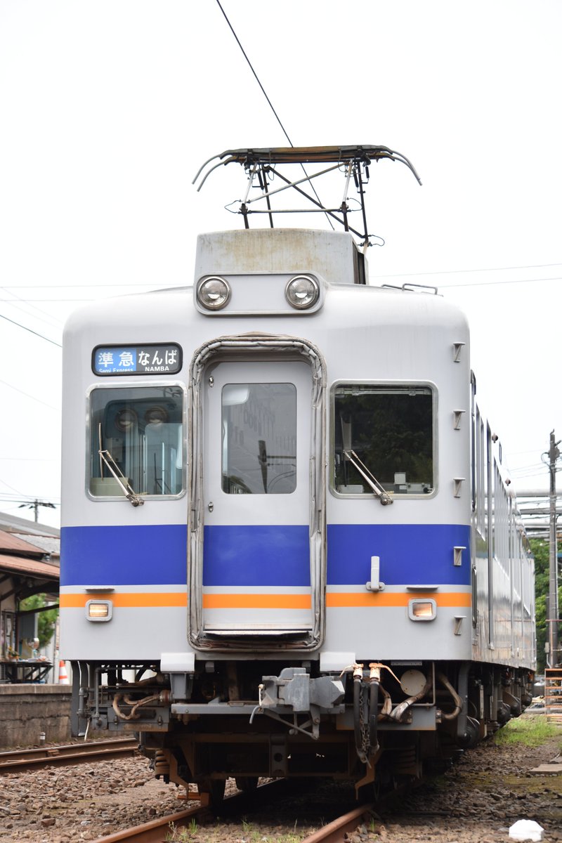 huta7169nk11's tweet photo. 2026.7/12　銚子電鉄仲ノ町 ②
22005Fには往年の貫通幌が取り付けられた姿でお披露目。
南海電車時代の幕も残っており、今回の目玉である幕回しが目を引きます！ https://t.co/LQ9RZ2HRJZ