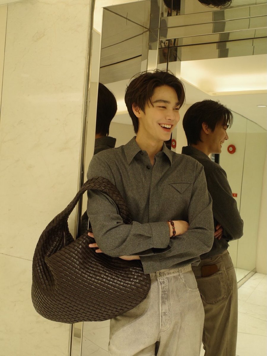 Dewjsu_club's tweet photo. IG @dew_jsu update

ทั้งหล่อ ทั้งเท่ ทั้งน่ารักในคนเดียวครบเลยย

📍 https://t.co/YKJbaxBWaw

#bottegaveneta
#dew_jsu https://t.co/0KnNrlQPbv