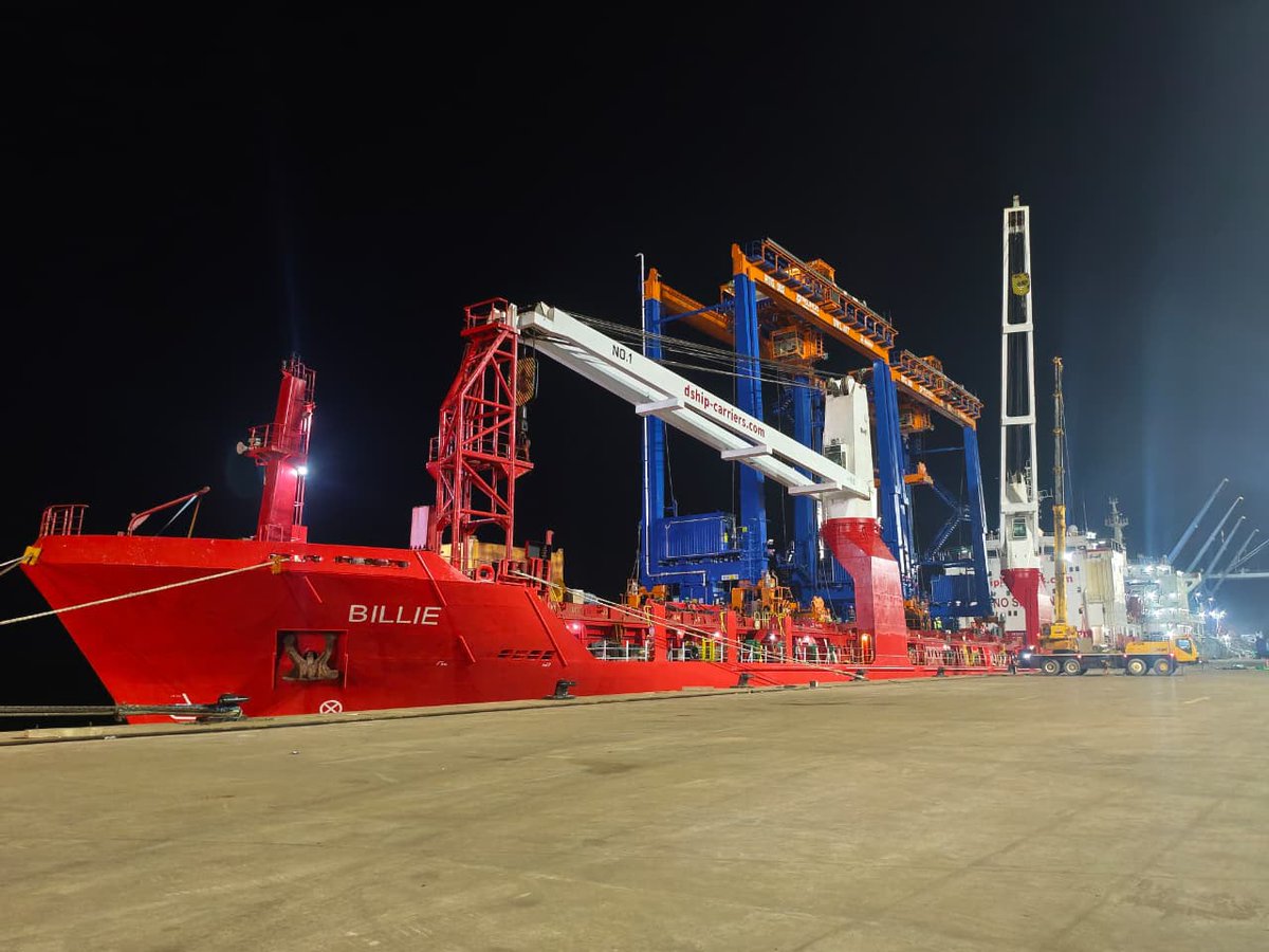 container_news's tweet photo. #Kijing #Terminal expands #container handling capacity with two hybrid #RTGs
https://t.co/Fej4lYdhsM https://t.co/e4qNcJEXBb