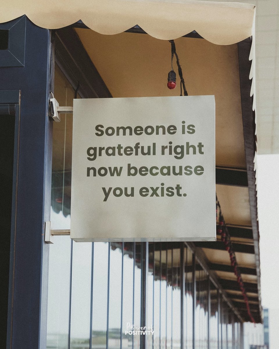 LIVEpositivity's tweet photo. Someone is grateful right now because you exist. 😊💖 https://t.co/nwxNAB0sgP