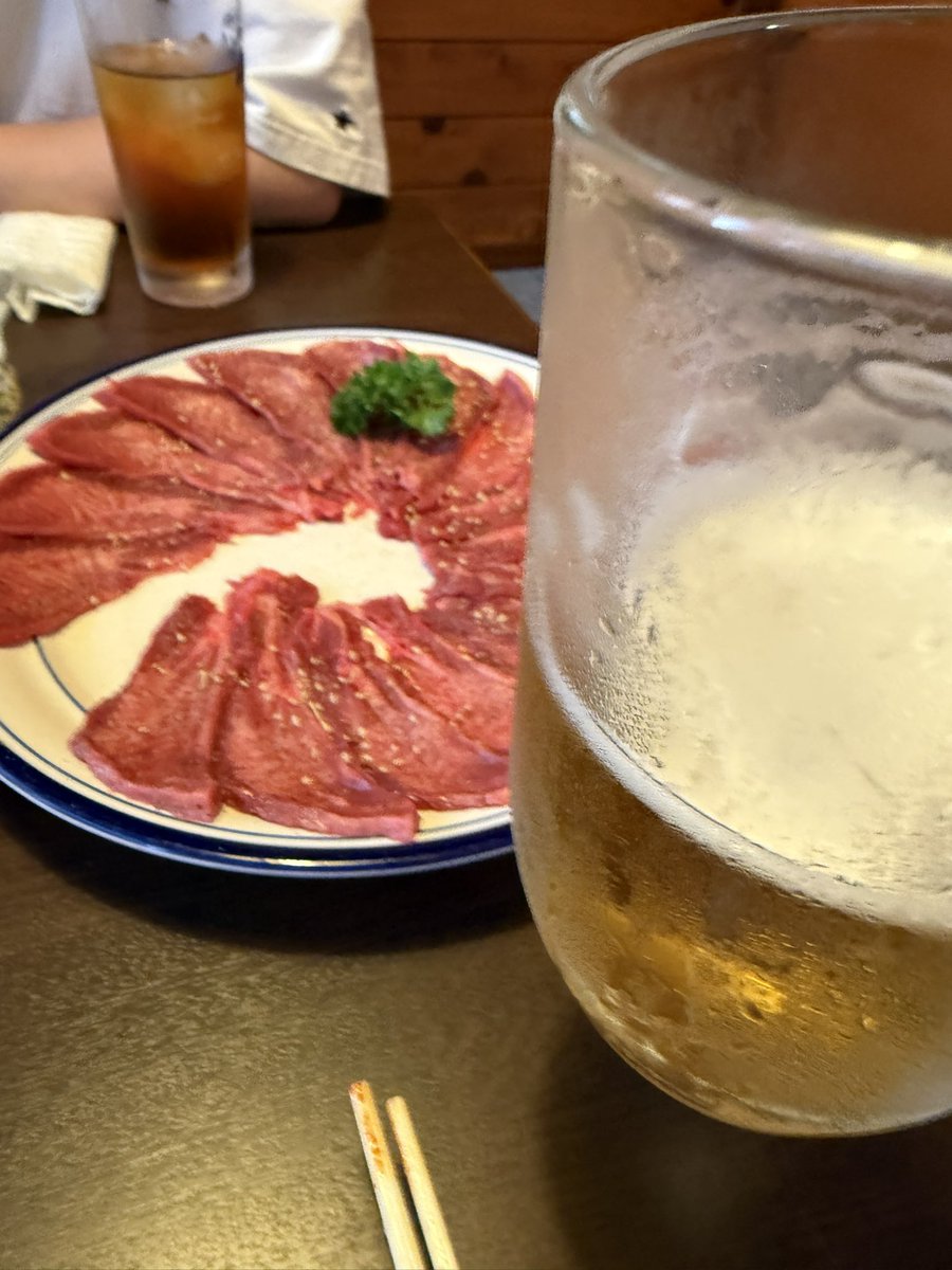 BESTY0711's tweet photo. 11日は私の誕生日だけど娘のみライブ参戦で私は一人知らない土地をぶらぶら。
12日は娘の誕生日で焼肉屋さんでお祝い㊗️
今日は仕事終わりかけに体中痺れ倒れそうになり危うく病院行きになりそうだったけど夜になって楽になり、ケーキをもらい美味しく頂きました😋 https://t.co/lCnxz11TQ8